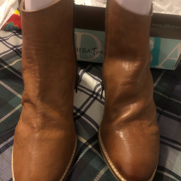 Diba True - Brand New size 6 bootie - Picture 3 of 5